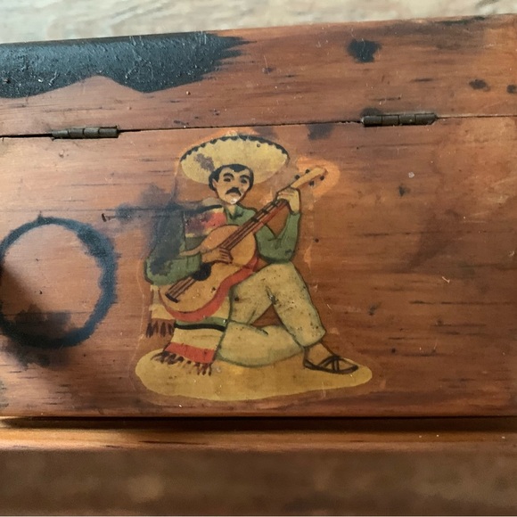 Vintage Handmade Wooden Serving Box - Picture 13 of 14